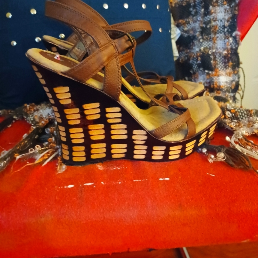 Two Lips Sandals